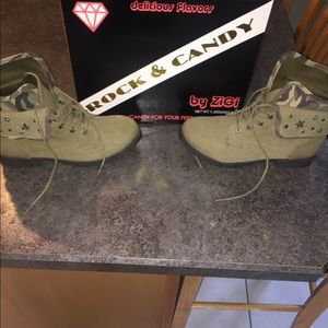 New in box . Camo/olive green boots